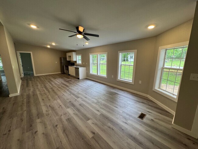 Building Photo - Completely Remodeled • 3 Bed • 2 Bath • Nearly 1,800 Sq Ft