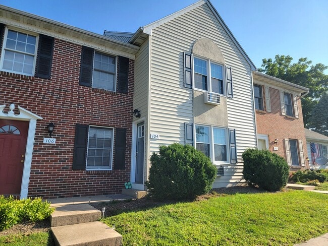 Building Photo - 104 Bradford Dr