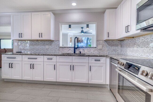 Building Photo - Treasure Island Three Bedroom, Two Bath Furnished Single Family Home on the water.