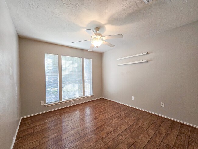 Building Photo - 12230 Cypress Shores Dr