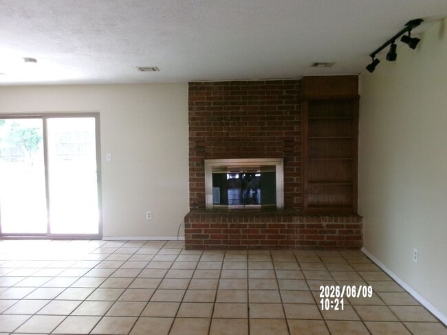 Building Photo - 2205 NW 50th St
