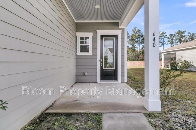 Building Photo - 640 Chigwell Springs Ln