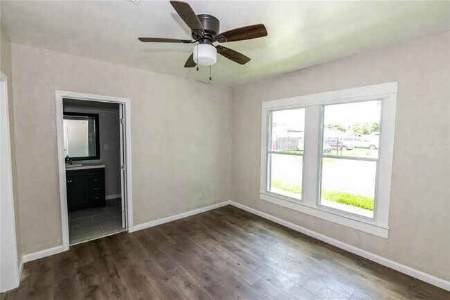 Building Photo - 200 W James Ave