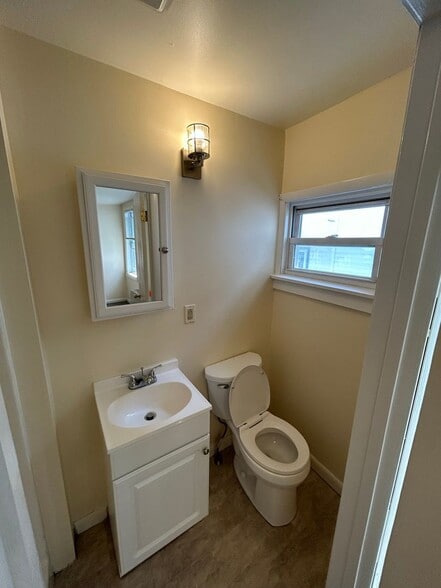 Building Photo - 72 Hyde St