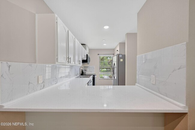 Building Photo - 838 Lawnwood Ave NE