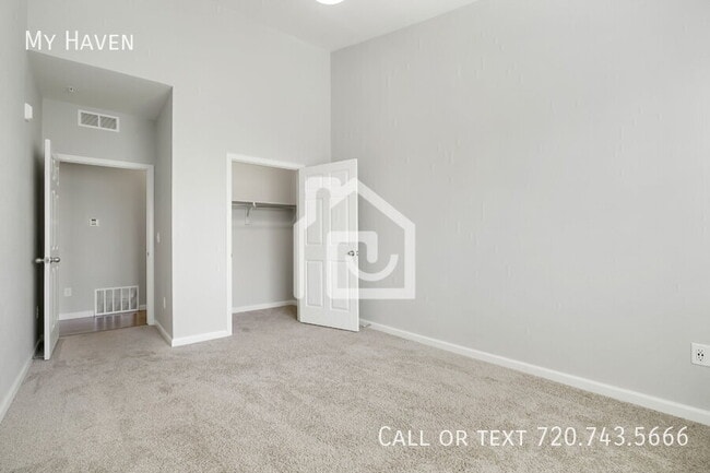 Building Photo - 15700 E Jamison Dr