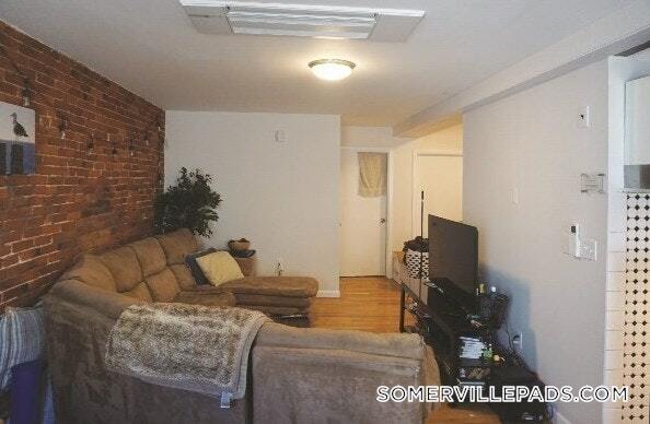 Building Photo - 164 Broadway