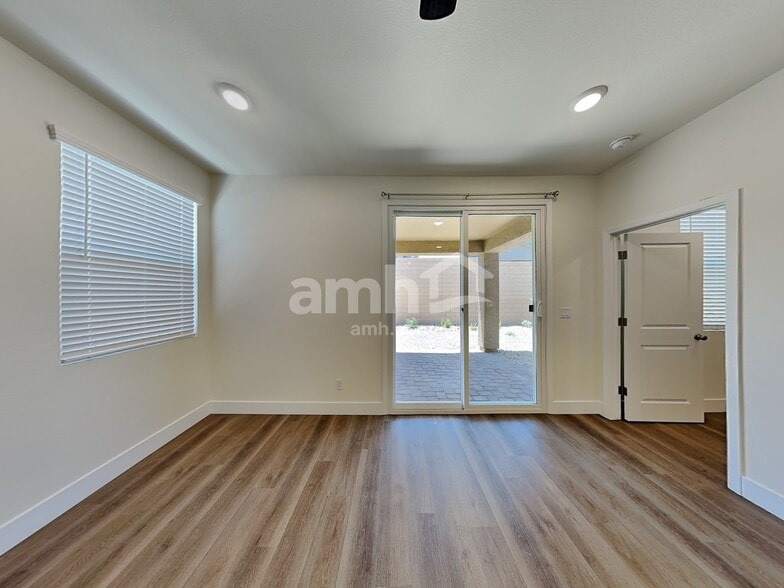 Building Photo - 533 Sacred Lotus Pl