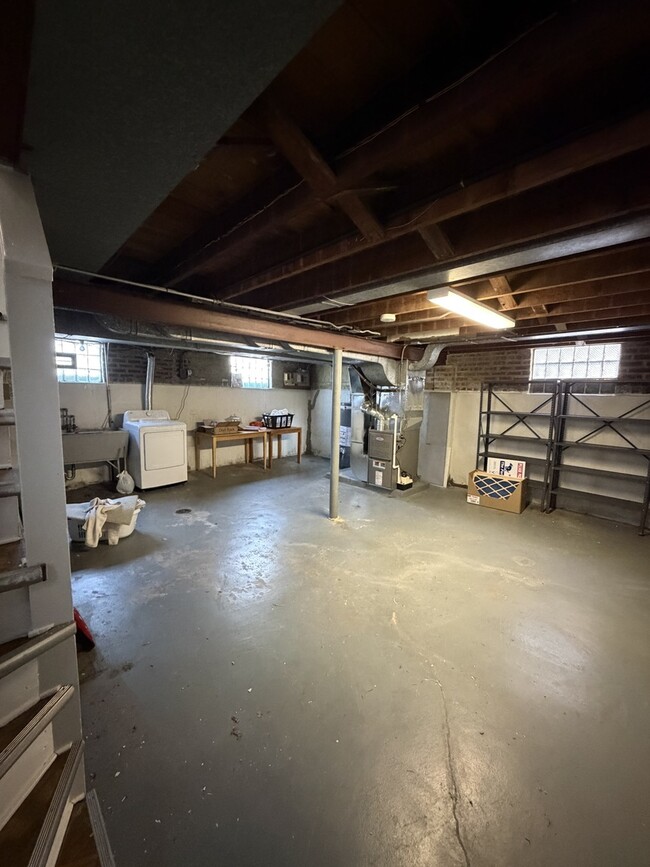 Building Photo - 4148 N Mobile Ave