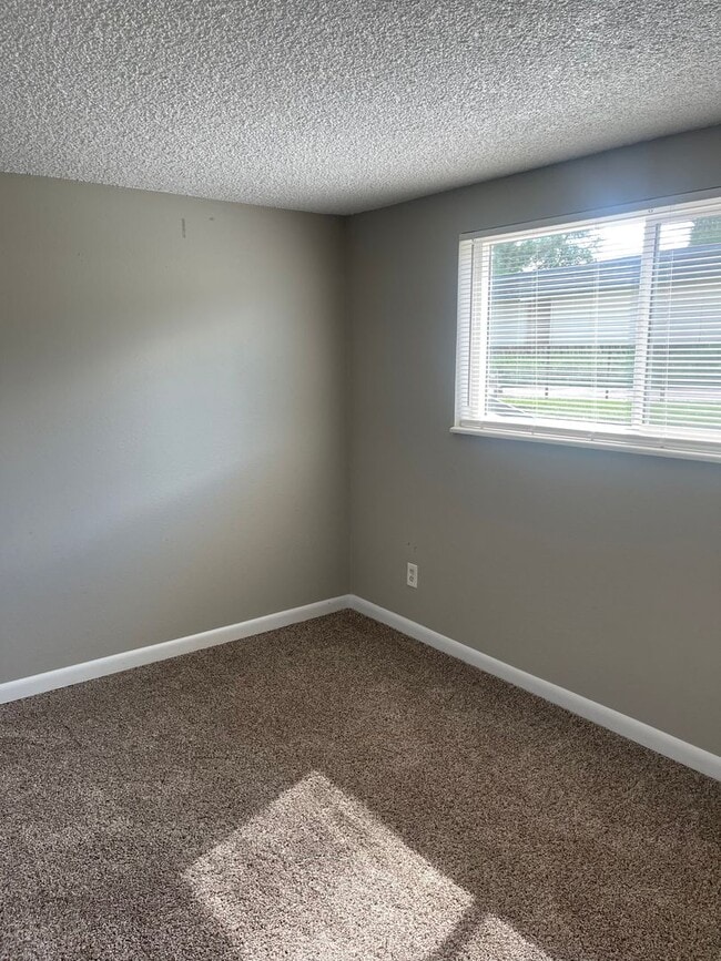 Building Photo - 3 Bedroom 2 Bathroom Condo in Lakewood