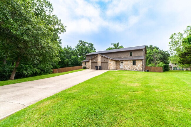 Building Photo - 201 Briarcrest Ct