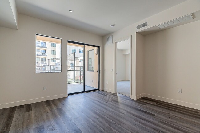 Building Photo - Beautiful One Bedroom in Old Town!