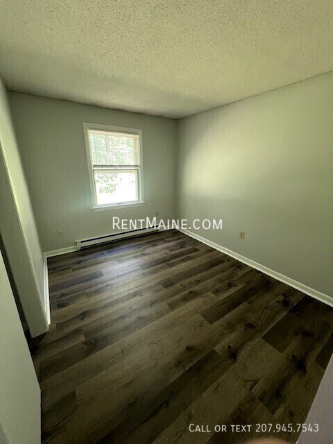 Building Photo - 202 Main Rd