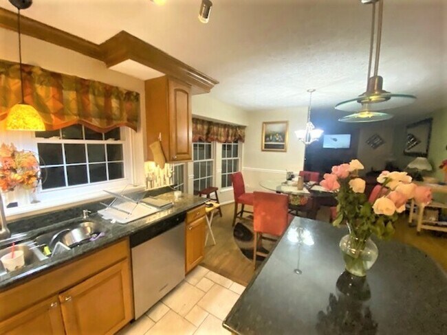 Building Photo - 8310 Chestnut Farm Ln