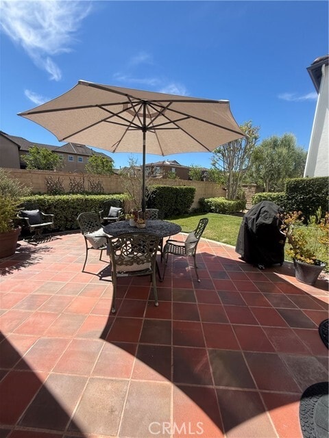 Building Photo - 25 Golf Dr