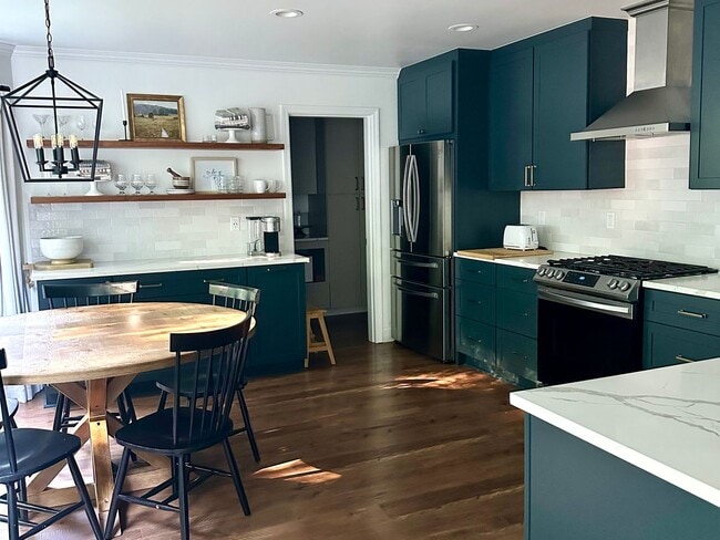 Building Photo - Beautiful upgrated 4 bedroom DuPont home w...