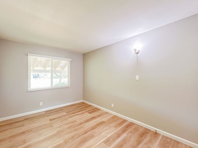 Building Photo - Santa Ana - Gorgeous Interior Remodel 4 be...
