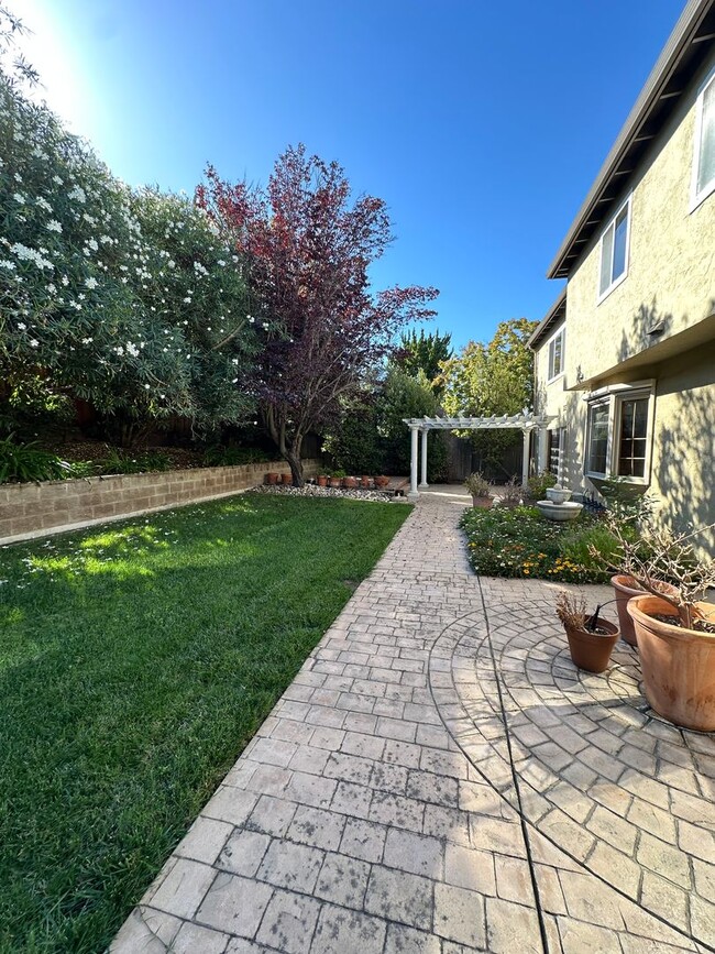 Building Photo - Almaden Home, great area, ready for move in!