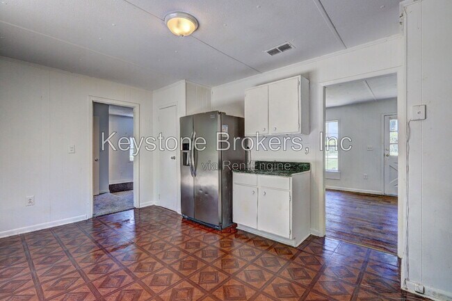 Building Photo - 3308 Kings Park Cir