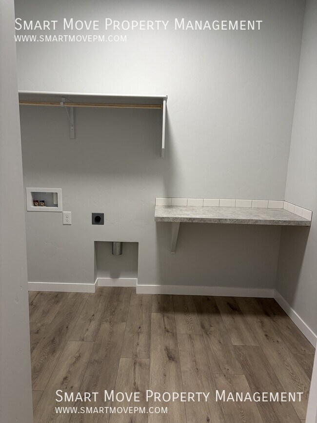 Building Photo - 611 W Snowy Owl St