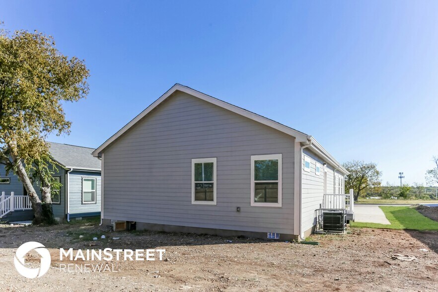 Building Photo - 2112 Belzise Terrace