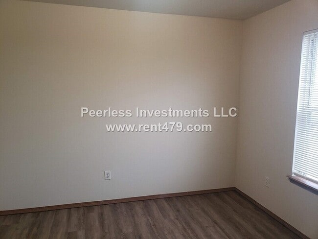 Building Photo - 1043 Vale St
