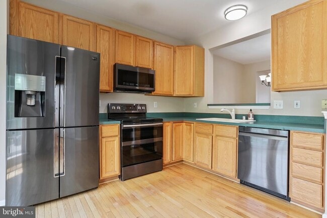 Building Photo - 8818 Papillon Dr