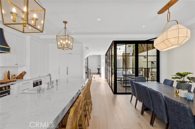 Building Photo - 2428 The Strand