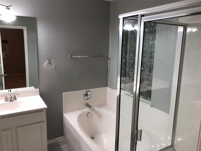 Building Photo - 2508 Jesse Owens Dr