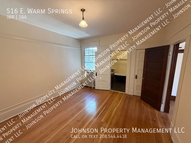 Building Photo - 516 E Warm Springs Ave