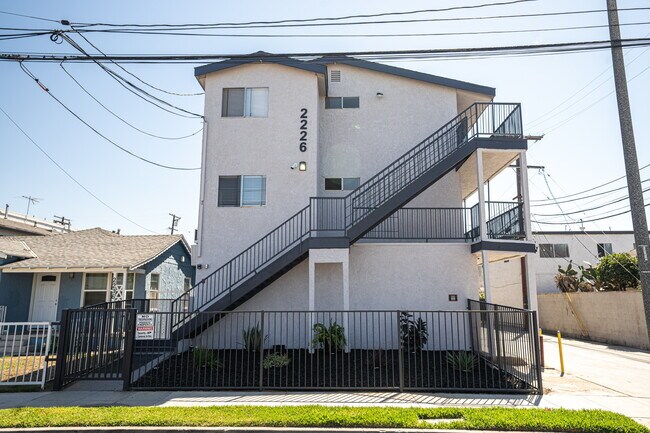 Primary Photo - 2226 Lewis Ave