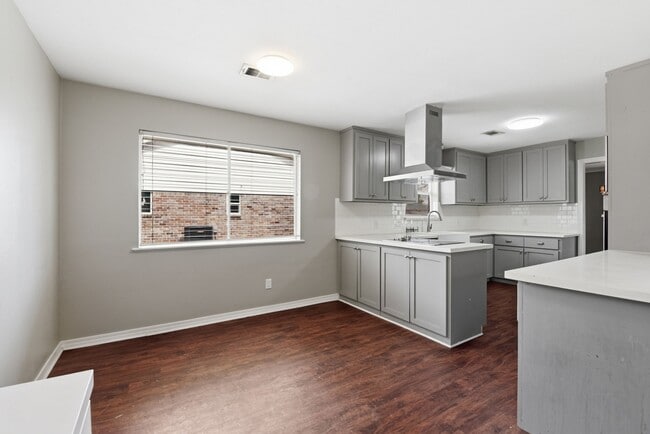 Building Photo - 7215 Ridge Oak Dr