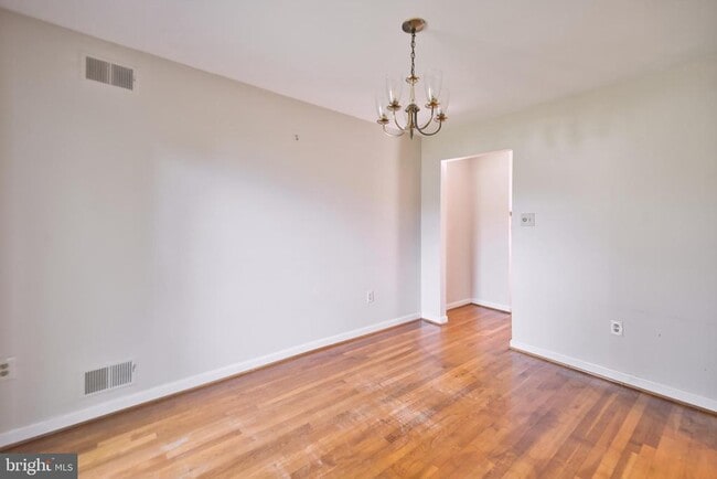 Building Photo - 800 Rosemere Ave