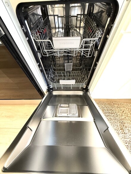 Building Photo - 8509 Croydon Ave