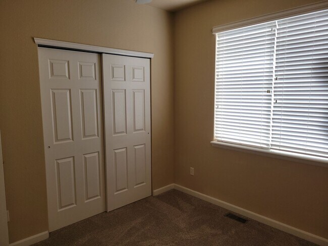 Building Photo - 7747 Mountain Laurel Dr