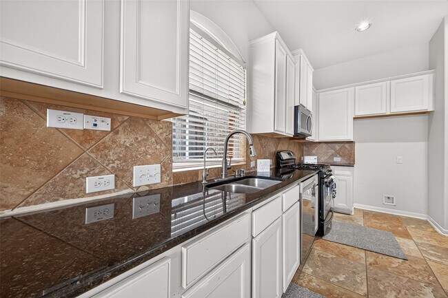 Building Photo - 26710 Bellwood Pines Dr