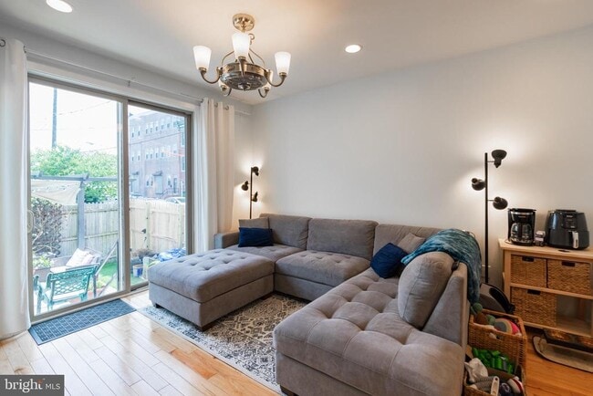 Building Photo - 2029 E Huntingdon St