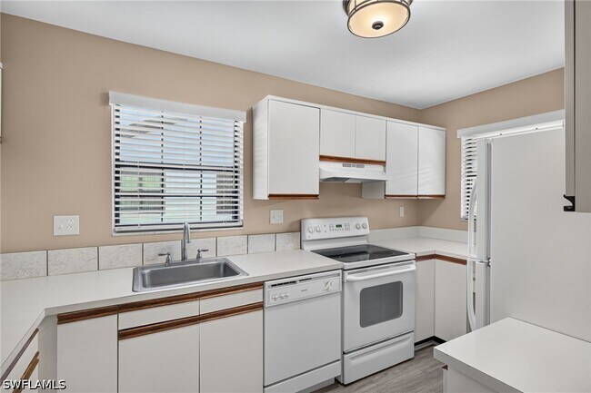 Building Photo - 5365 Treetops Dr