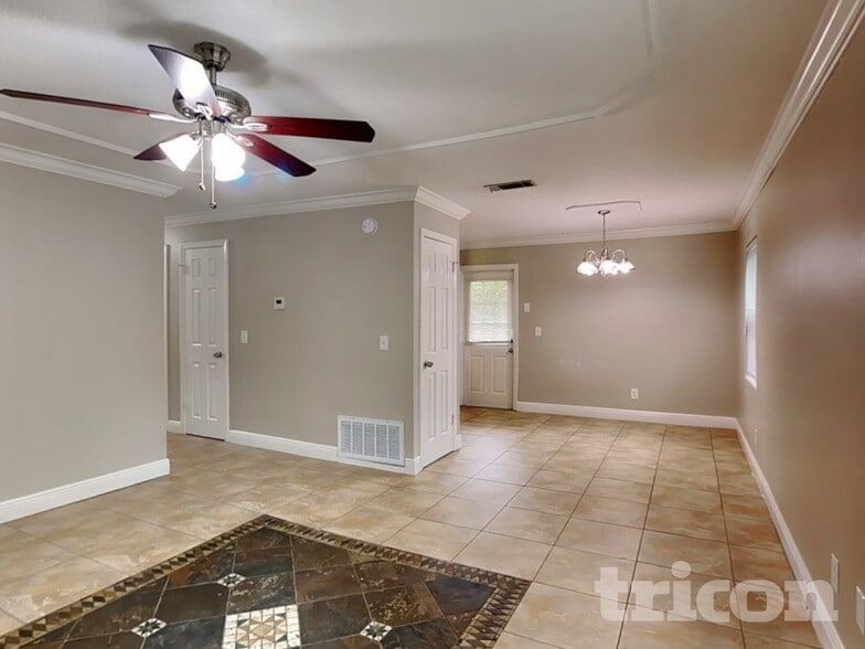 Building Photo - 563 Robin Hill Cir