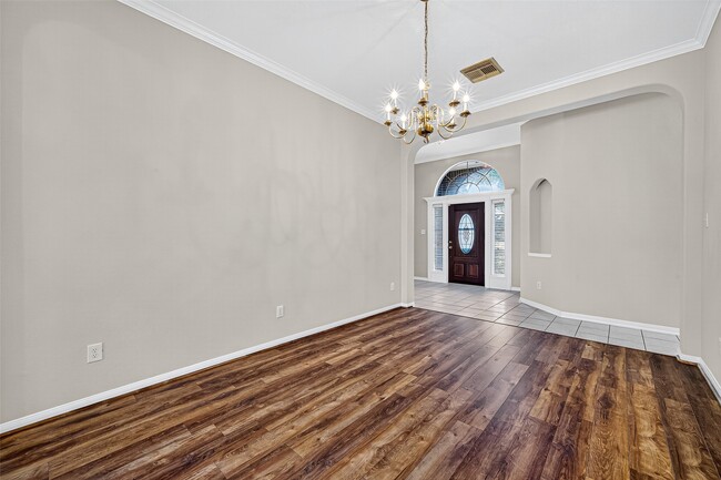 Building Photo - 4014 Shoreview Ln