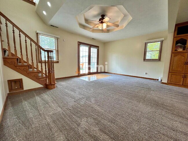 Building Photo - 5107 White Oak Terrace