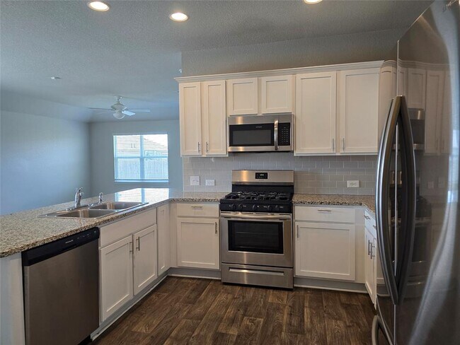 Building Photo - 101 Stellamar Dr