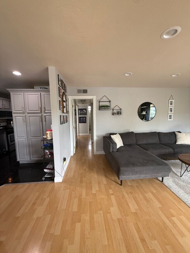 Building Photo - Remodeled 2 Bed, 2 Bath Condo in Quiet Gated Lomita Community