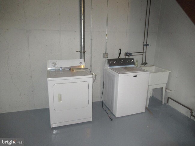 Building Photo - 436 Coates St