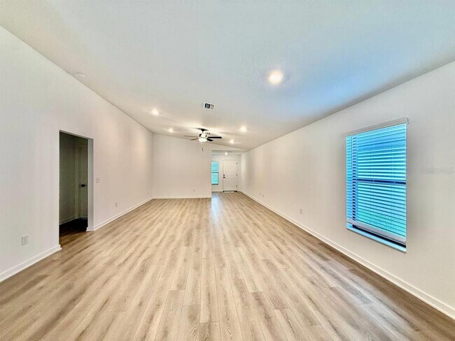 Building Photo - 5745 Helmsman Ct
