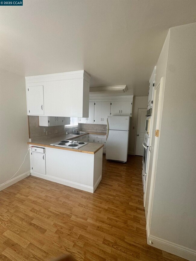 Building Photo - 674 Maud Ave