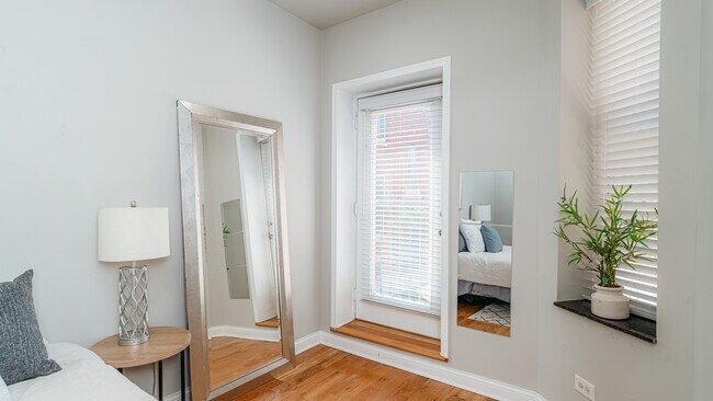 Building Photo - 3710 W Wrightwood Ave