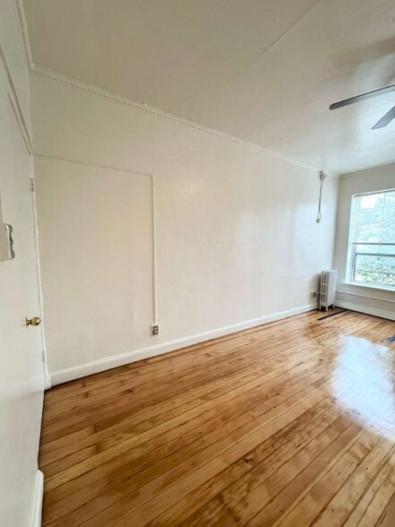 Building Photo - 901 S Kingsley Dr