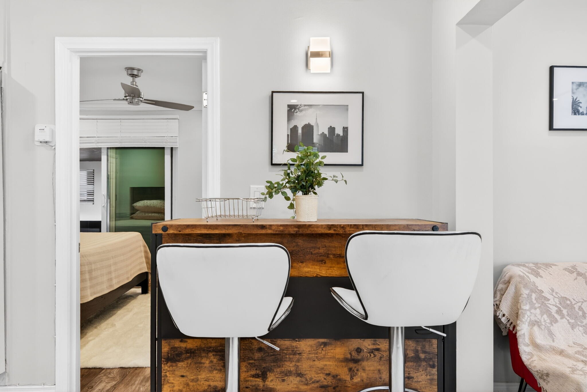 Building Photo - 1200 Tamarind Ave