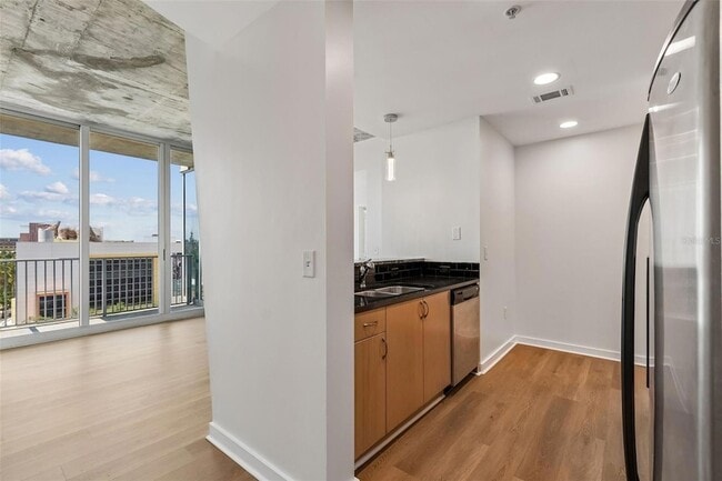 Building Photo - 777 N Ashley Dr